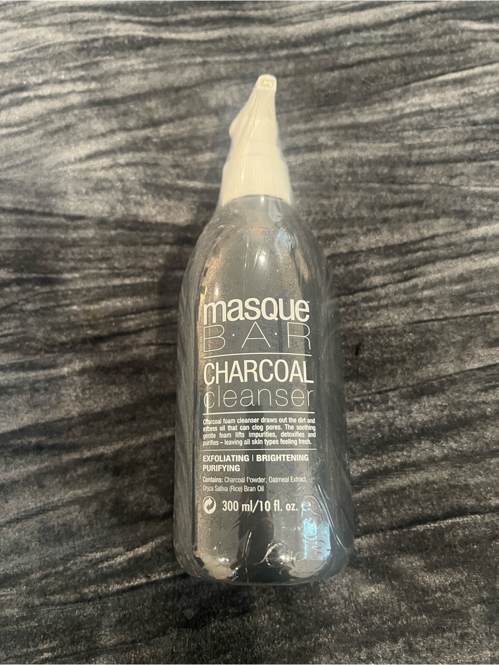 masque BAR Charcoal Cleanser - Charcoal Gray